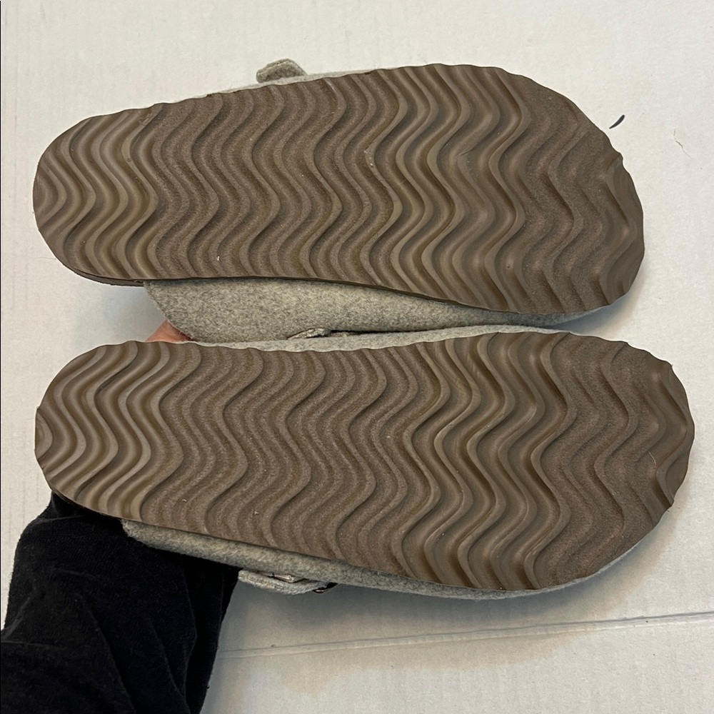 GAP WOMENS HEATHER GRAY FELT CLOGS WITH BUCKLE SIZE 7 - Picture 7 of 10